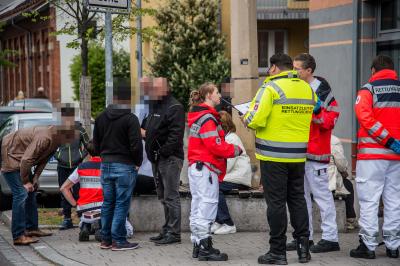 Esslingen-Pliensauvorstadt: Bus faehrt auf Pkws auf - mehrere Verletzte